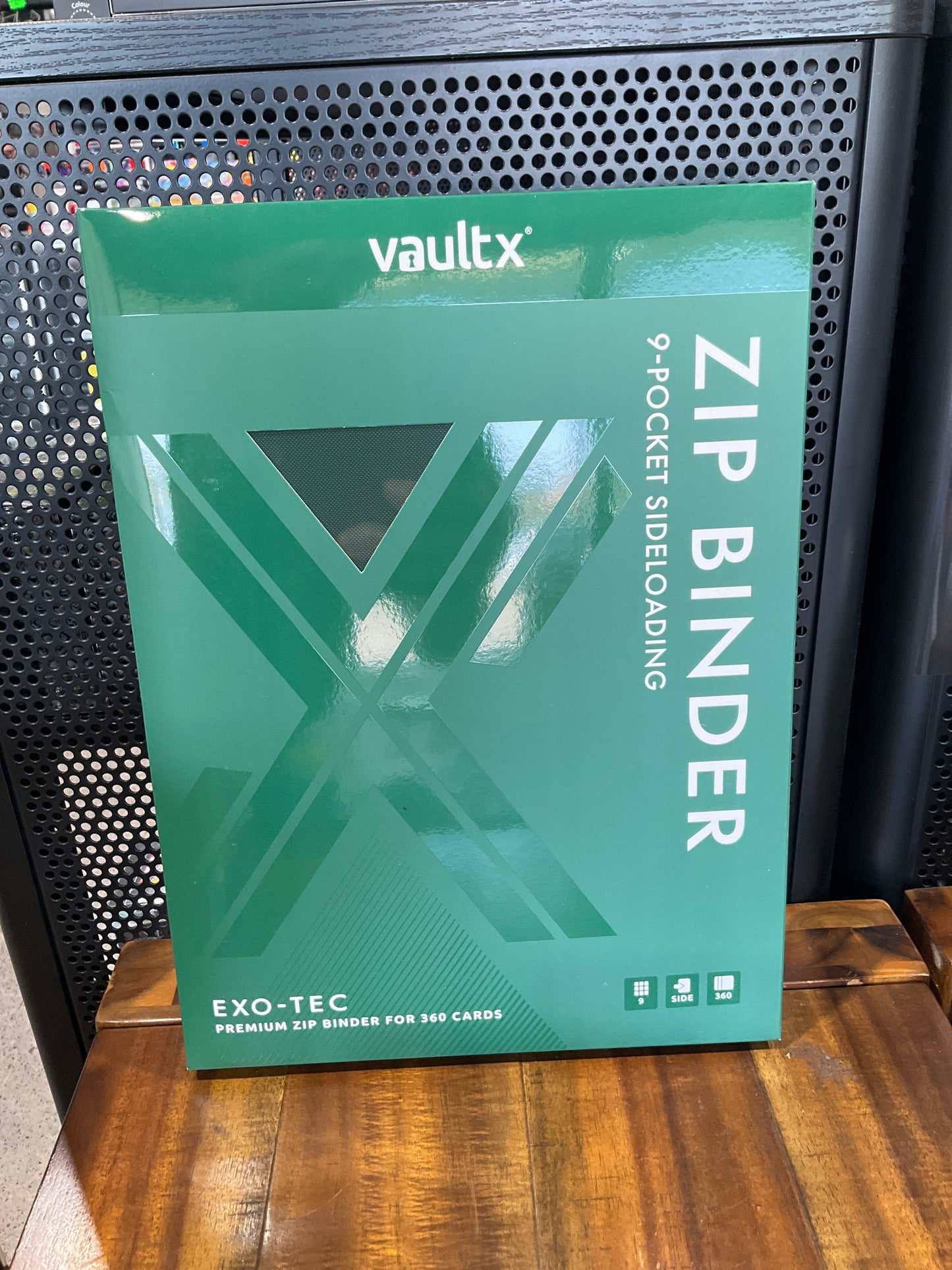 Vault X 9 Pocket Zippered Binder Green