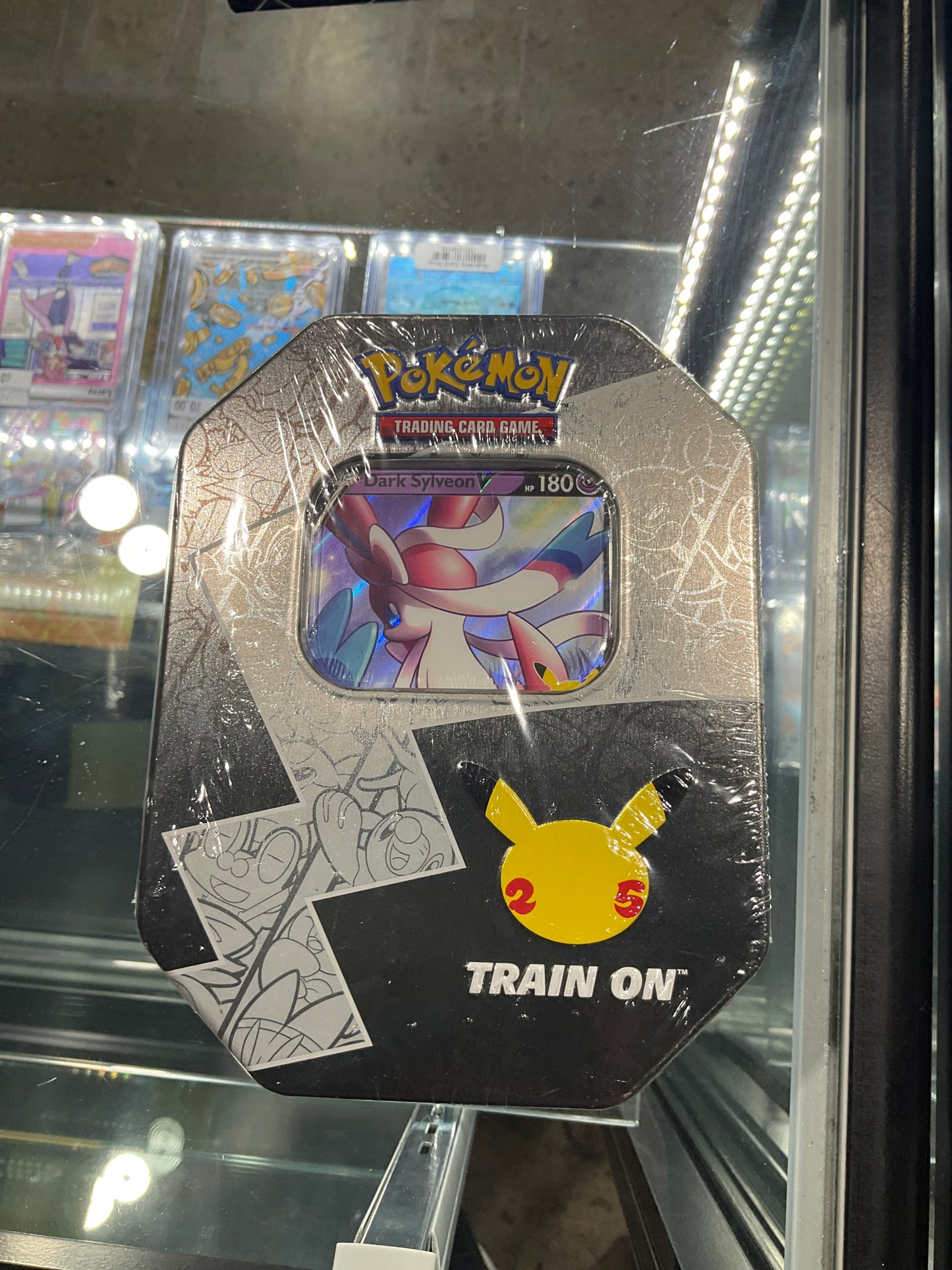 Pokémon Celebrations Sylveon V Tin